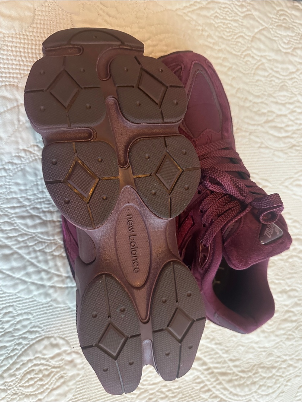 New Balance 9060 Burgundy Suede & Mesh Sneakers sz W9.5 NWOT - Picture 2 of 5